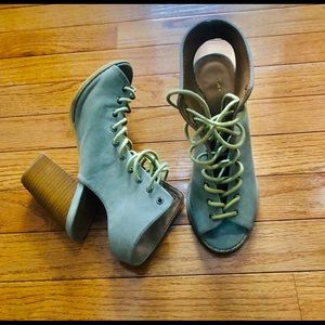 Mossimo peep toe sandals